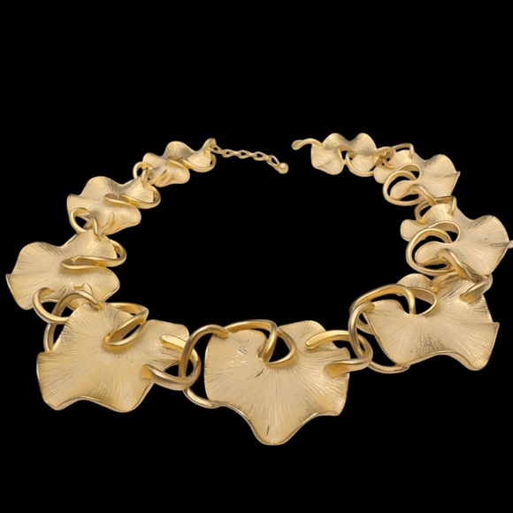 Vintage Chunky Gold Tone Lily Pad/Lotus Leaf Statement Necklace - Picture 5 of 10